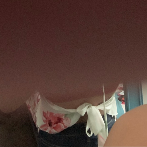 White flora top - Picture 3 of 4